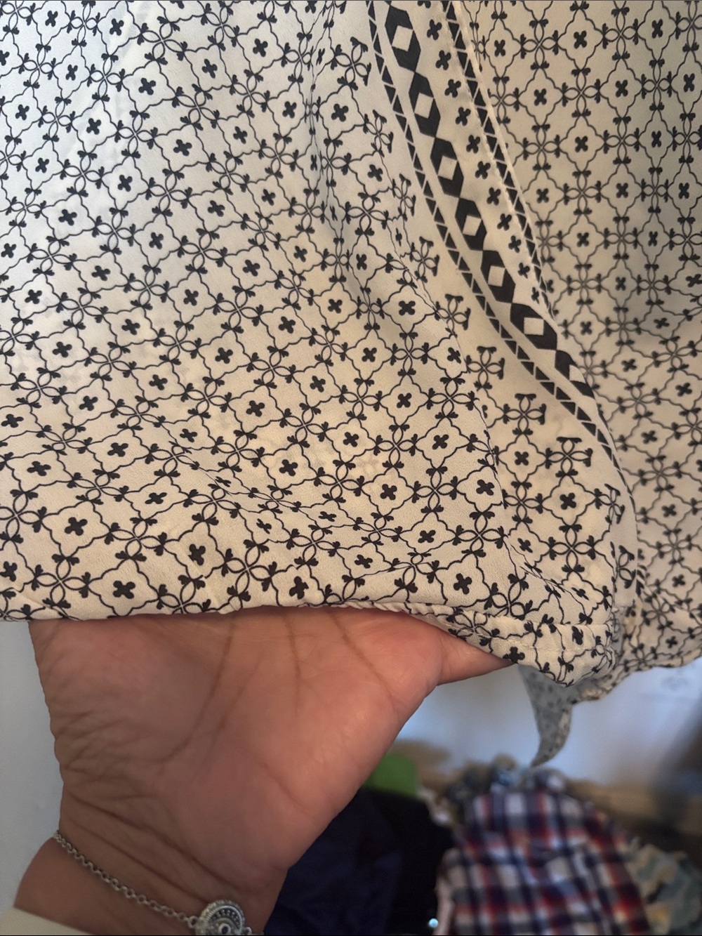 Max Studio Cream and Black Geometric V-Neck Tunic - Picture 5 of 8